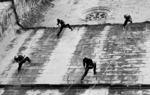 Provisional Danza. Los hombres también mueven las paredes. Foto de Fernando Almenar.